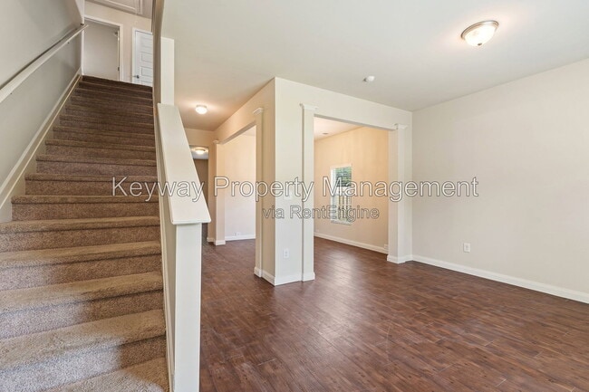 Photo - 910 Clover Ct