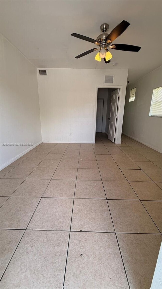 640 SW 9th Ct Unit 02