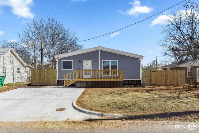 Photo - 110 S Preston Rd House