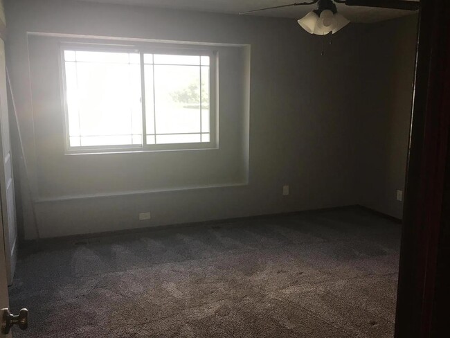 Photo - 630 W C St