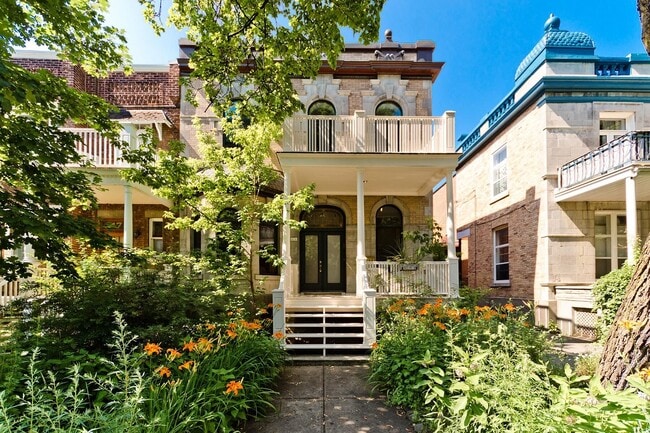 Building Photo - 474 Av. Bloomfield