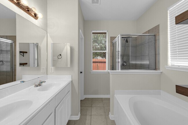 Photo - 1922 Vale Haven Drive