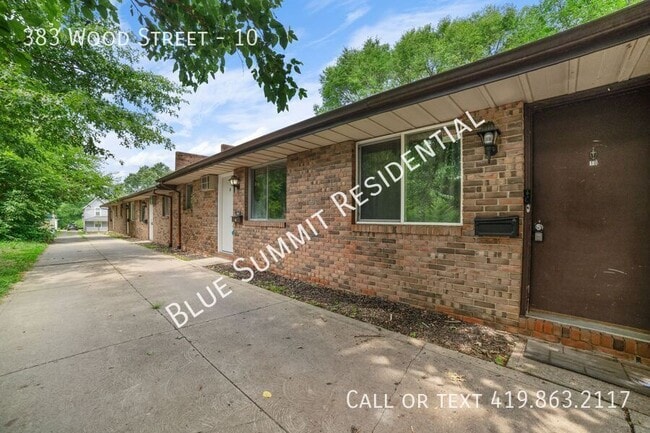 Building Photo - 383 Wood St Unit 10