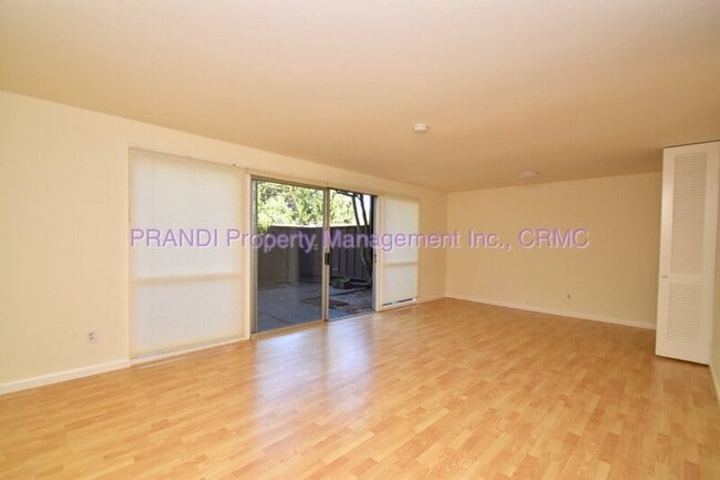 116 Surrey Ln