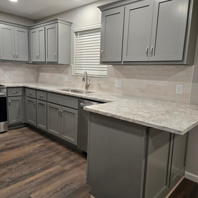 Photo - 487 NW 5th St