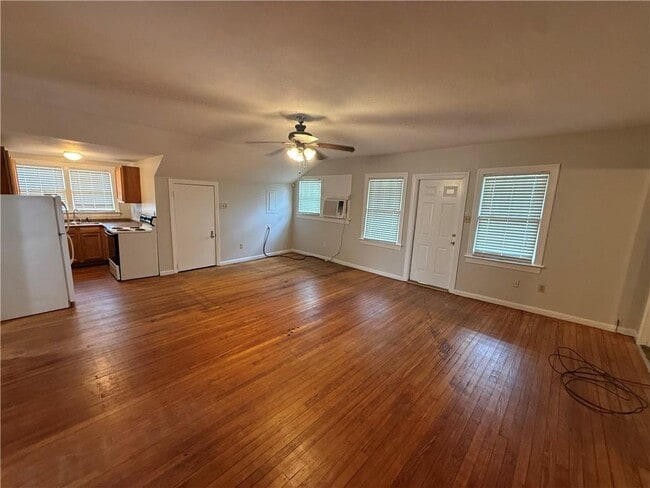 Photo - 450 Williams St