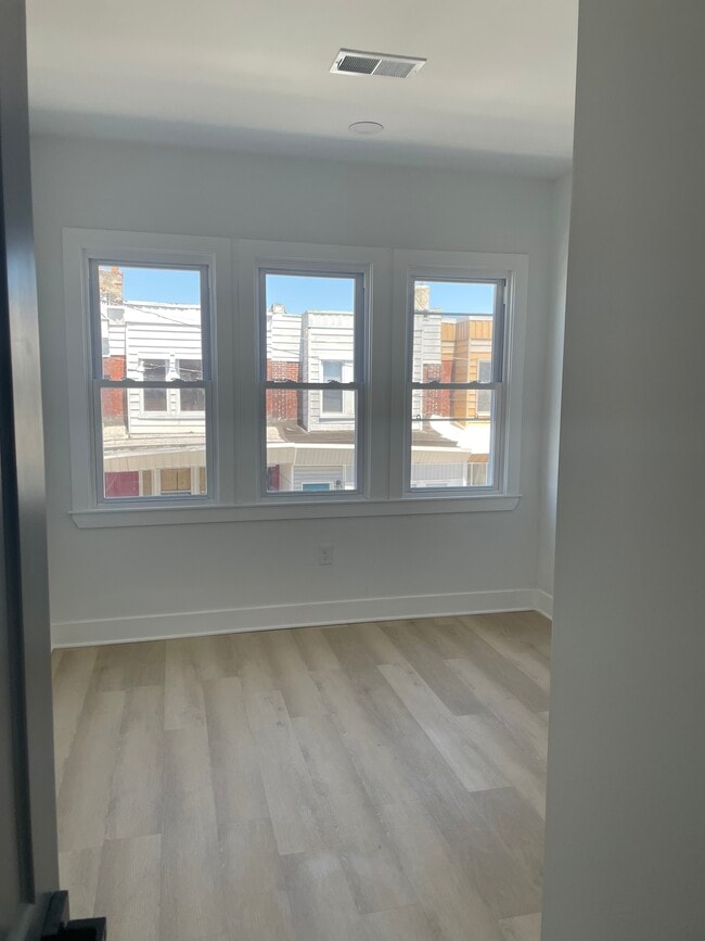 Photo - 5816 Delancey St