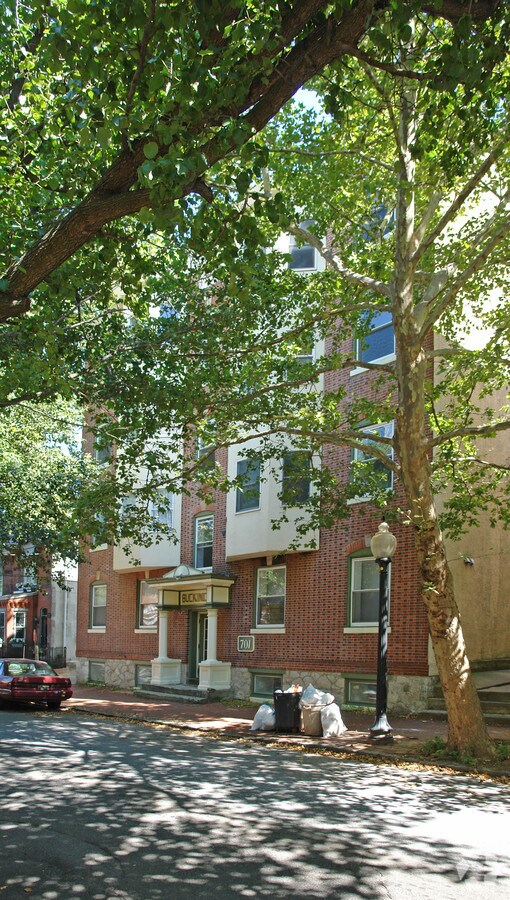 Photo - 701 W 10th St