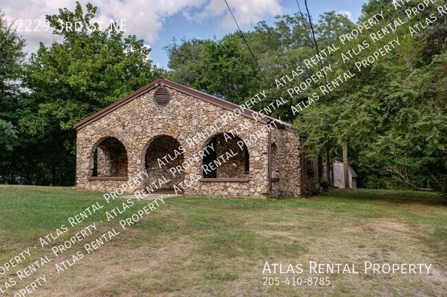 Building Photo - 2229 3rd St NE