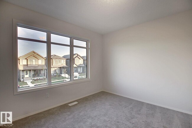 Photo - 1674 Graydon Hill Link SW