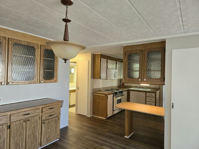 Photo - 110 49th Ave W