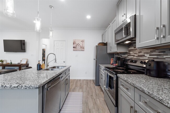 Photo - 7980 Ethel St