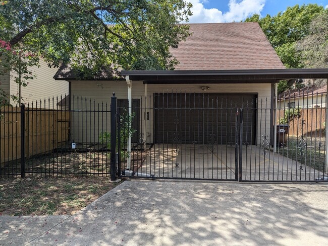 Building Photo - 7017 Jefferson Ridge Dr Unit Private Guest House #1
