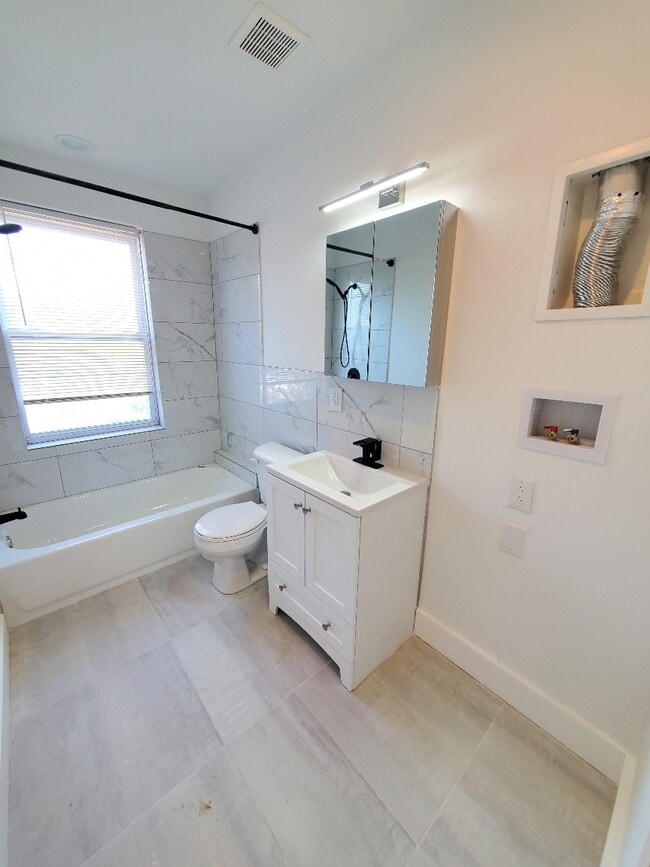 Photo - 5650 Elmwood Ave Unidad 2