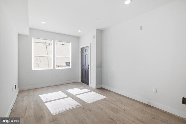 Building Photo - 2326 N 16th St Unit 1