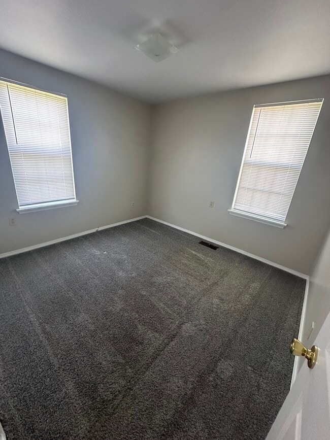 Cama 2 - 317 S Market St