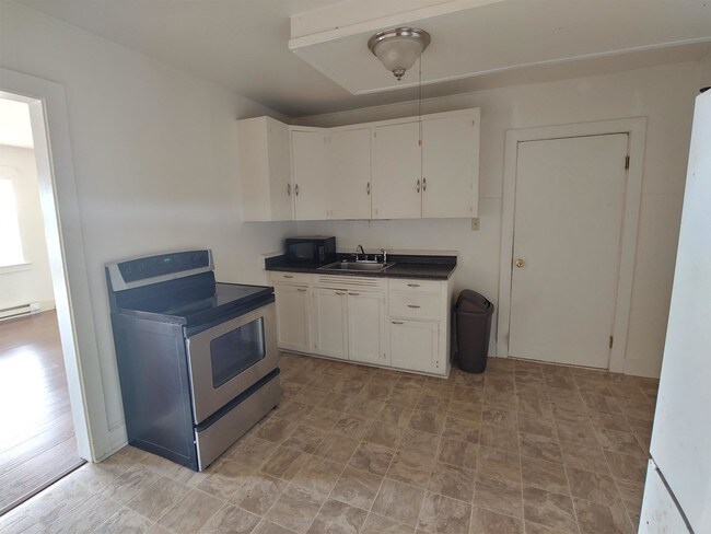 Photo - 140 W Strasburg Rd