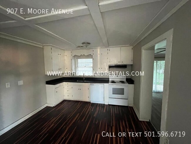 Photo - 907 E Moore Ave