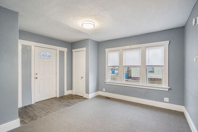 Photo - 702 Fenimore Ave