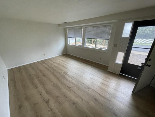 Photo - 1651 NW Taylor Ave