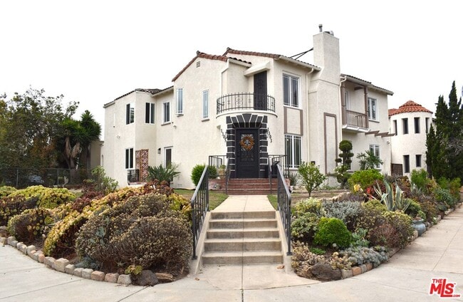 Photo - 1303 S Tremaine Ave Unidad #1305