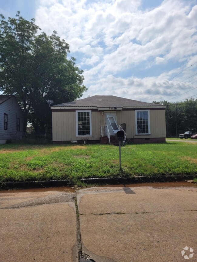Building Photo - 802 N C St Rental