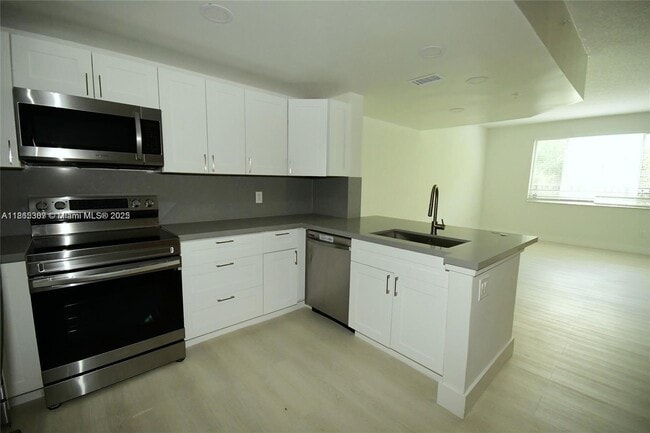 Photo - 781 SW 148th Ave