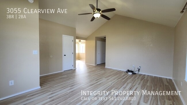 Photo - 3055 Clearview Ave