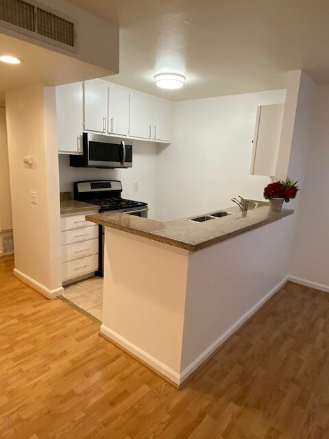 Photo - 10331 Lindley Ave Unit 143