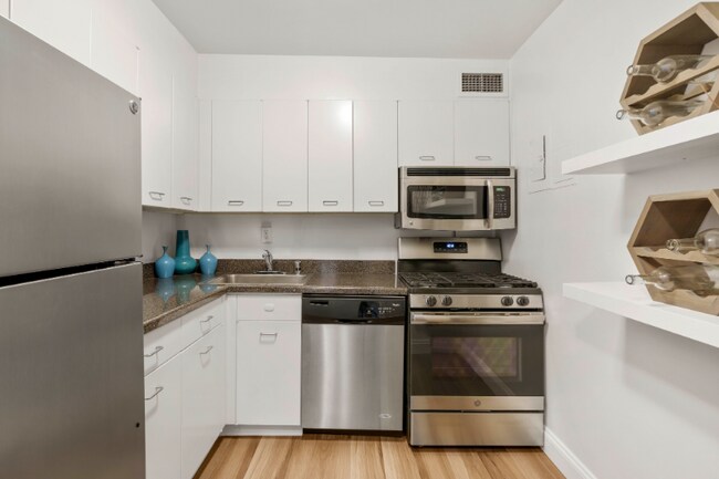 Building Photo - 1340 N Lake Shore Dr Rental