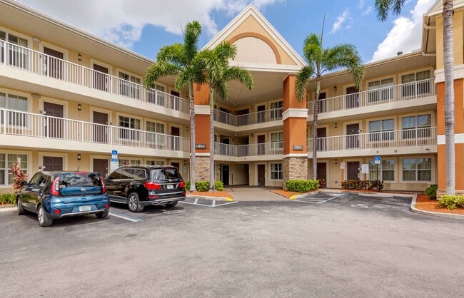 Building Photo - Furnished Studio-Fort Lauderdale-Cypress C... Rental