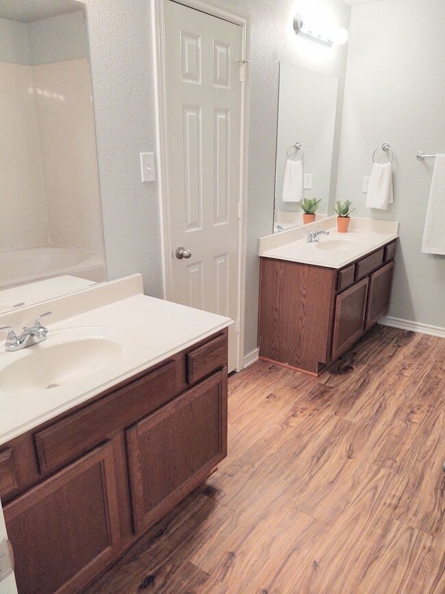 Photo - 4 Bed / 2 Bath House in secluded neighborhood with a park and walking trail