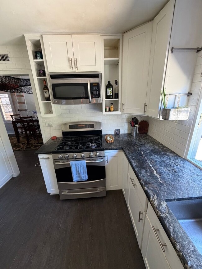 Photo - Beautiful 3 bed / 2.5 bath / 2021 sqft Single Family Home in Oceanside with Massive Backyard- Ava...