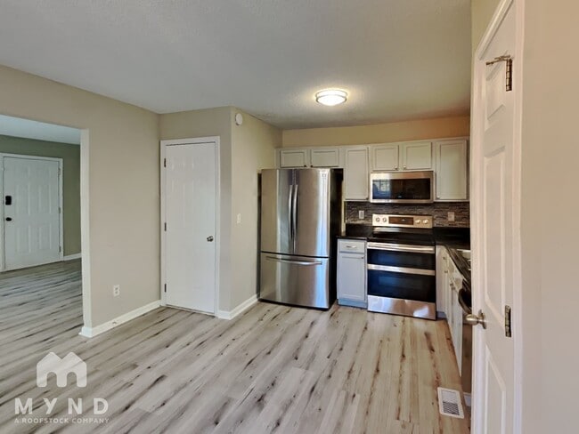 Photo - 107 Huntington Ct