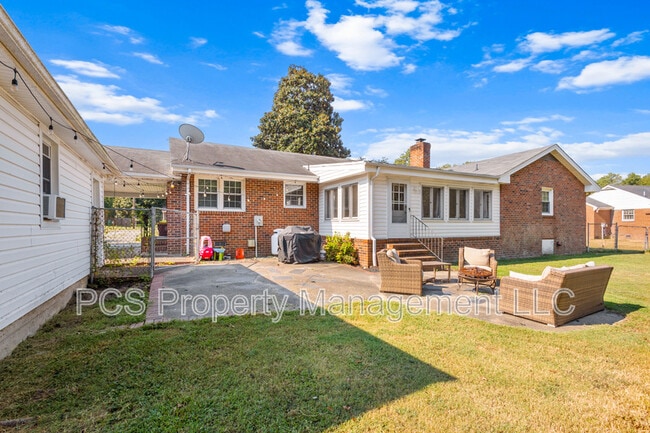 Photo - 1871 Pender Ave