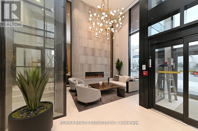 Photo - 2020 Bathurst St Unit 507