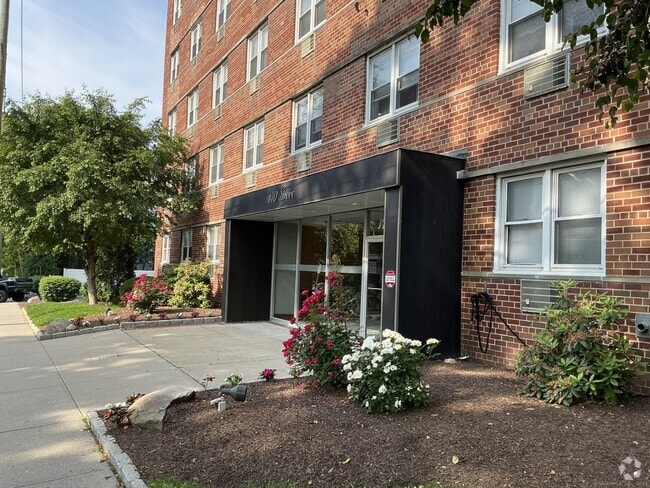 Building Photo - 140 Grove St Unit 7G Rental