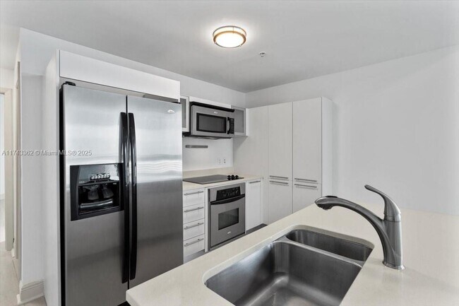 Photo - 1900 N Bayshore Dr