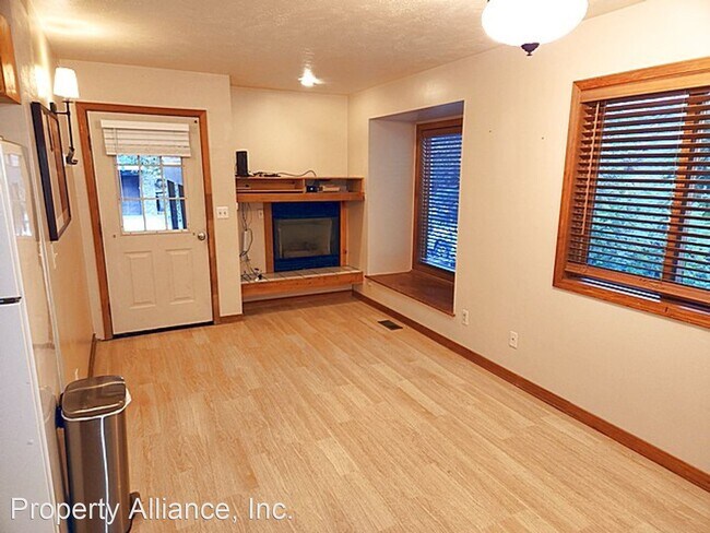 Photo - 3 br, 2 bath House - 207 Daly Avenue