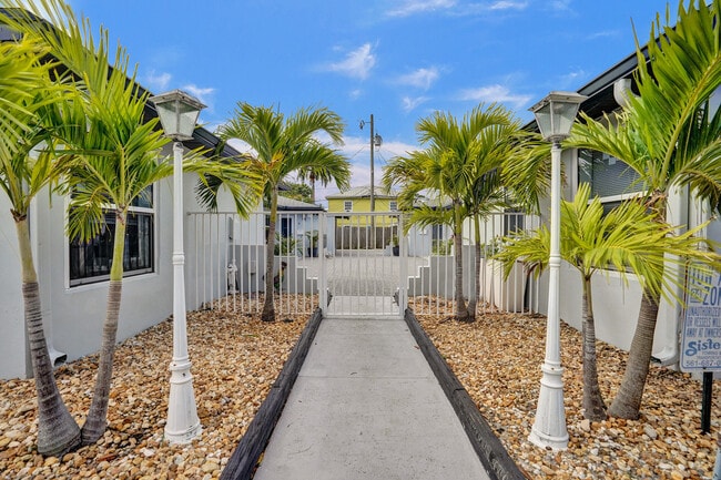 Photo - 220 Walton Blvd Townhome