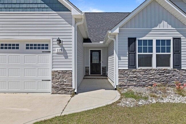 Photo - 3 bedroom with BONUS room in community pool neighborhood!