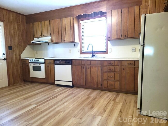 Photo - 2022 Oakdale Rd