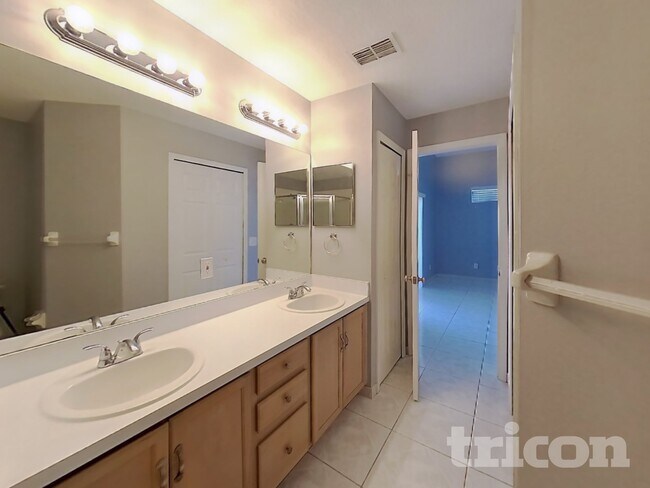 Photo - 441 Briar Bay Cir