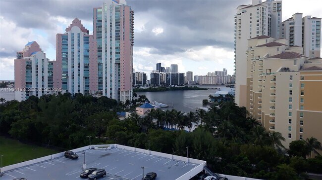 Photo - 3300 NE 191st St Unidad 1216