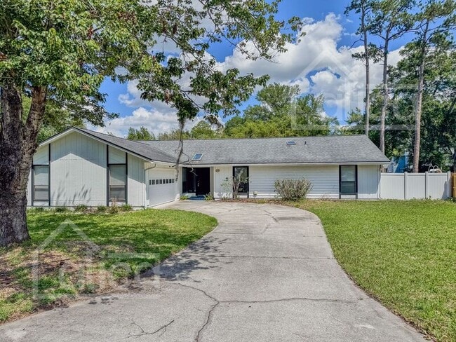 1959 Sussex Dr N