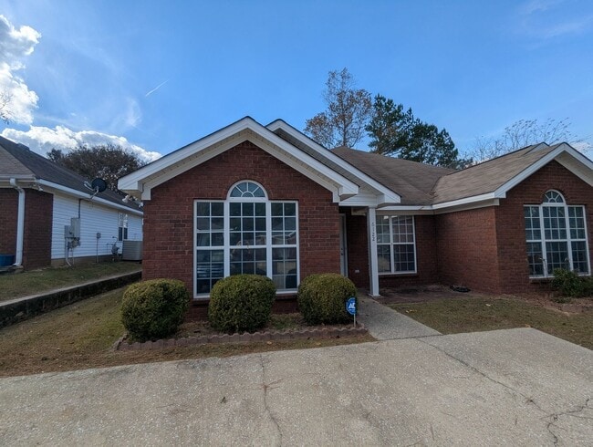 Building Photo - Nice 2 bedroom 2 Bath Villa Available NOW