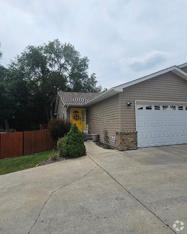 Building Photo - 3 bedroom in Billings MT 59101 Rental