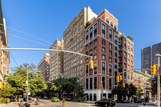 Photo - 17 E 96th St