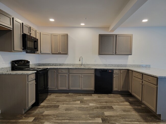 Photo - 140 Robert Cir