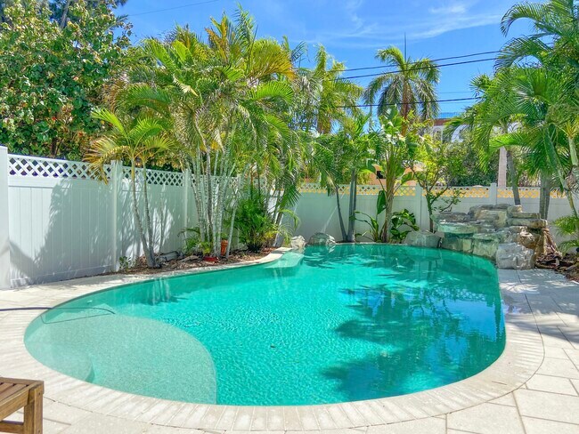 Photo - 3704 El Centro St